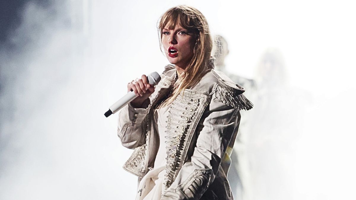 Taylor Swift performs onstage during "Taylor Swift | The Eras Tour" at La Defense on May 09, 2024 in Paris, France.