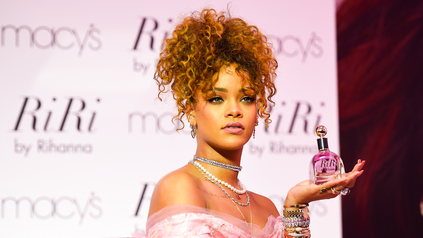 What Perfume Does Rihanna Wear?