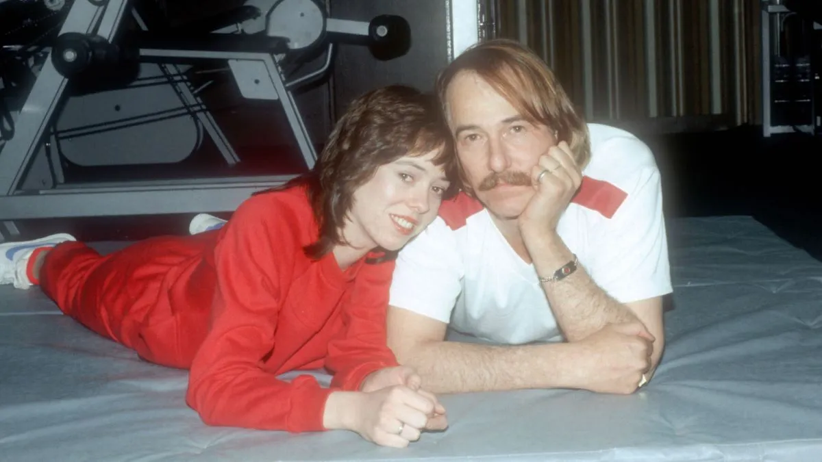 ohn Phillips poses for a photograph December 1, 1980 with his daughter MacKenzie while in drug rehab at Fair Oaks Hospital in Summit, New Jersey. (Photo by Yvonne Hemsey/Getty Images)
