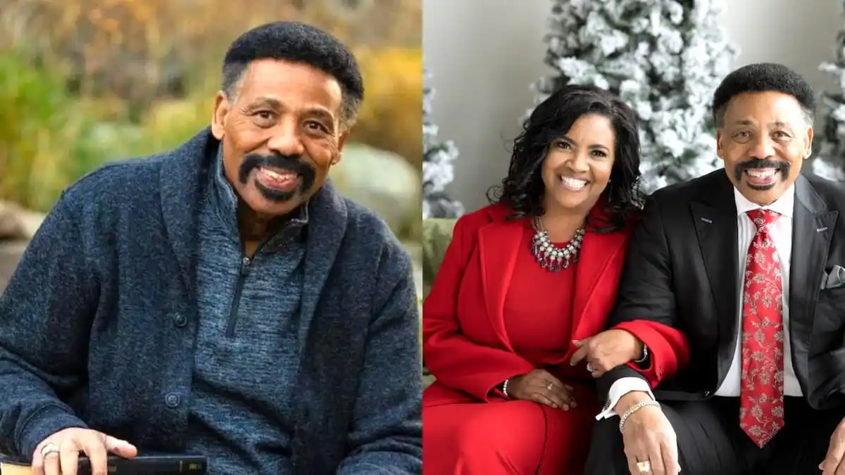 Tony Evans and his wife posing for a Christmas picture.