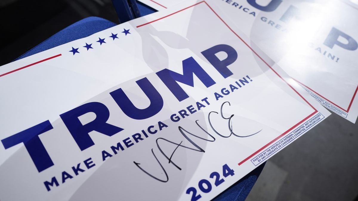 Trump Vance signs