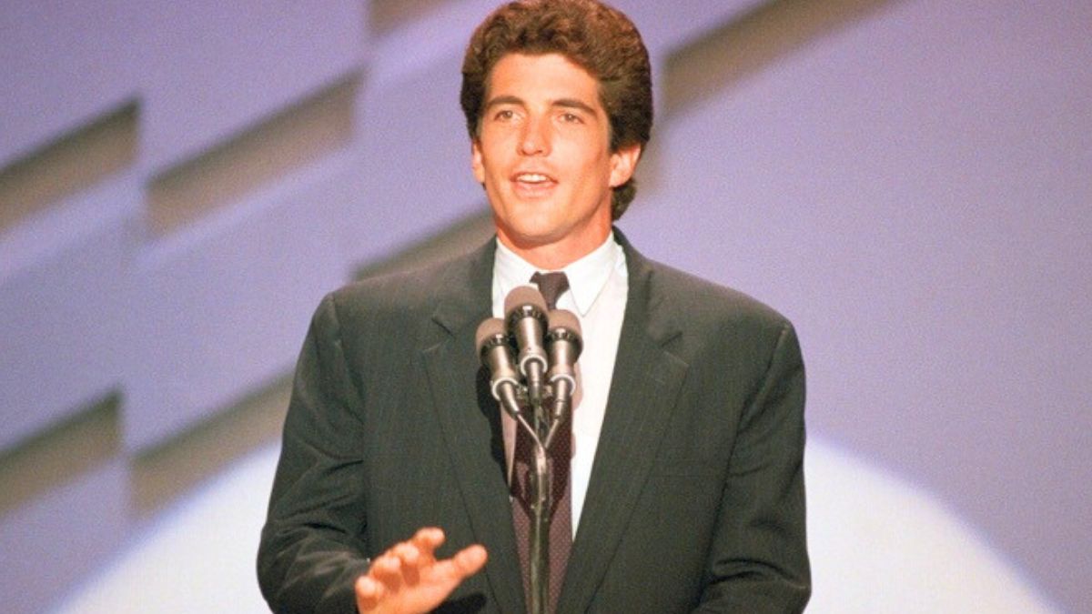 Atlanta: John F. Kennedy Jr., son of the late President Kennedy, snaps off a quick salute to the delegates at the Democratic National Convention. John was introducing his Uncle, Sen. Edward Kennedy.