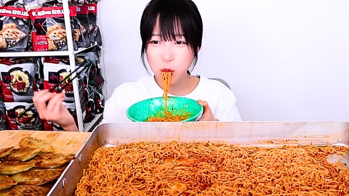 Screengrab from Tzuyang's YouTube video titled "Korean Mukbang: 8 Servings of Spicy Mix Ramyeon & Dumplings."