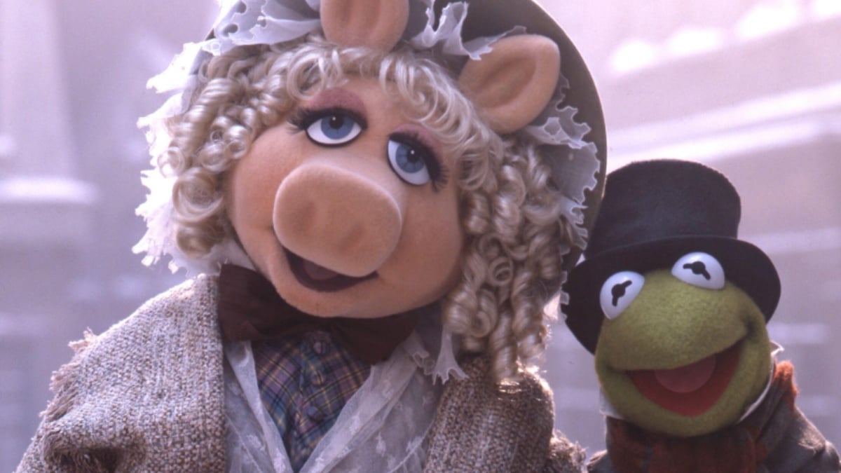Miss Piggy and Kermit the Frog in A Muppet's Christmas Carol