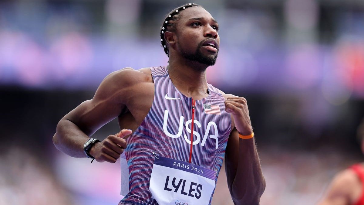 PARIS, FRANCE - AUGUST 03: Noah Lyles of Team United States competes during the Men's 100m Round 1 on day eight of the Olympic Games Paris 2024 at Stade de France on August 03, 2024 in Paris, France. (Photo by Hannah Peters/Getty Images)