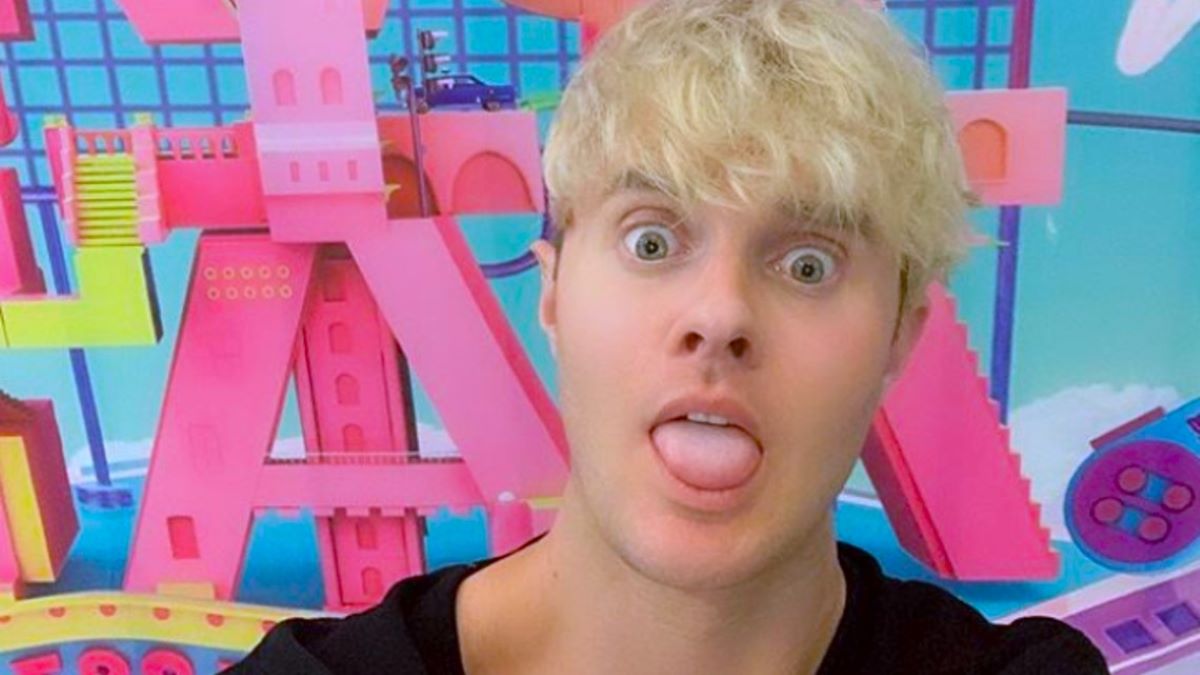 An image of YouTube parody artist Bart Baker with his tongue out