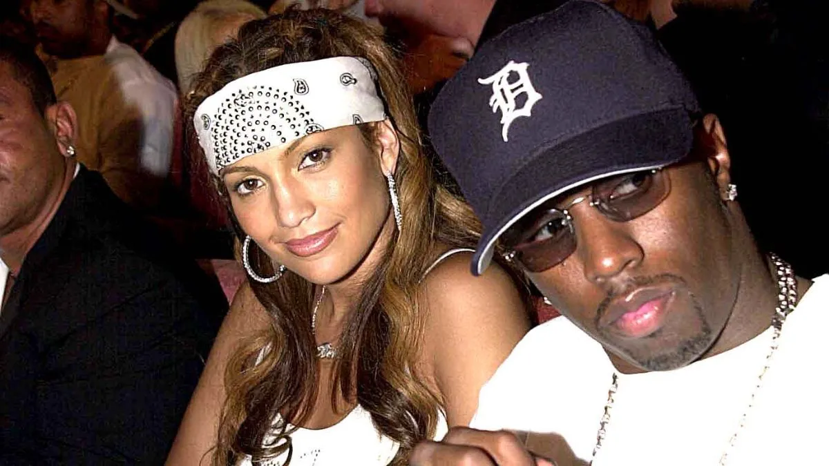 Sean Puff Daddy Combs and Jennifer Lopez during 2000 MTV Video Music Awards at Radio City Music Hall in New York City, New York, United States. (Photo by Jeff Kravitz/FilmMagic, Inc)