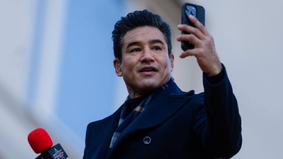 Mario Lopez on phone