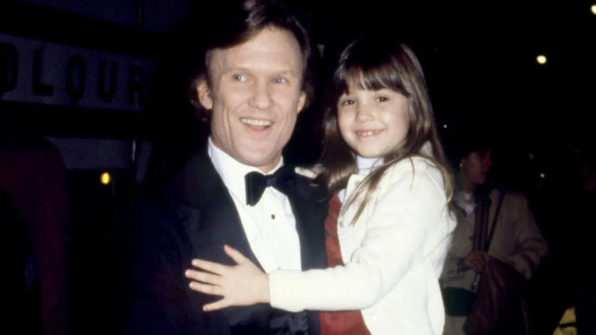 American singer Kris Kristofferson holds his daughter Casey during an event in New York, New York, circa 1977. (Photo by Oscar Abolafia/TPLP/Getty Images) 