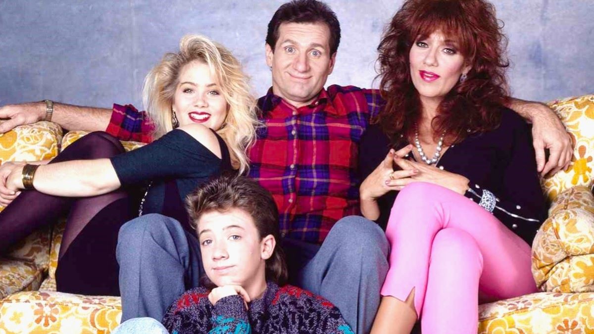 L-R: Christina Applegate, Ed O'Neill, Katey Sagal, and David Faustino pose as The Bundys on a couch for a promotional photo of the comedy series, 'Married... with Children'