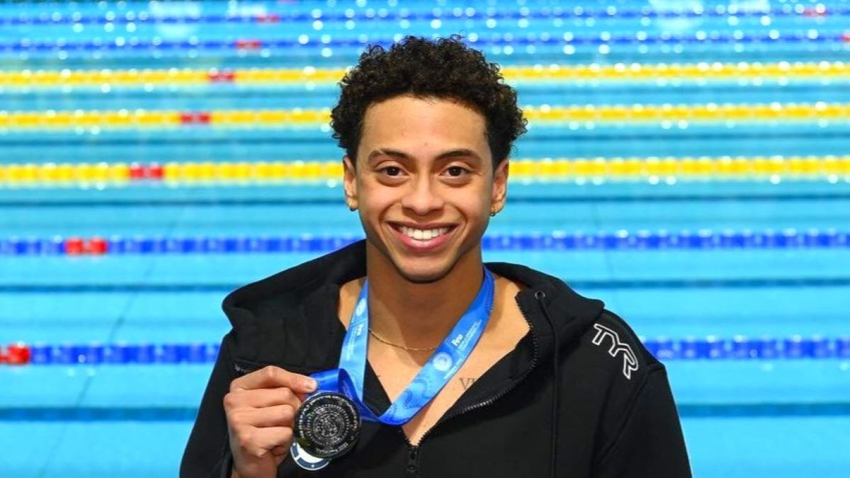 An image of swimmer Shaine Casas wearing a smile and holding a medal in Melbourne, Australia