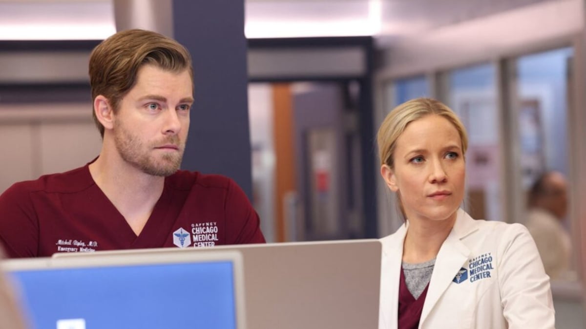 Luke Mitchell as Ripley and Jessy Schram as Hannah on Chicago Med