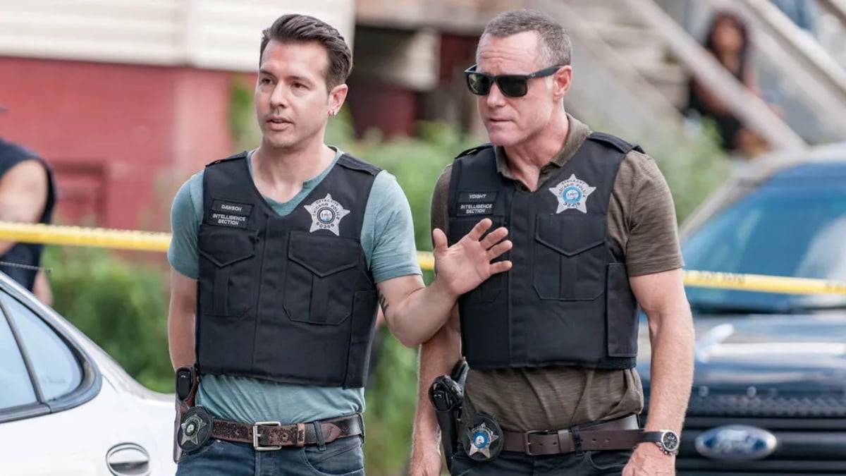 Jon Seda as Antonio Dawson and Jason Beghe as Hank Voight on Chicago P.D.