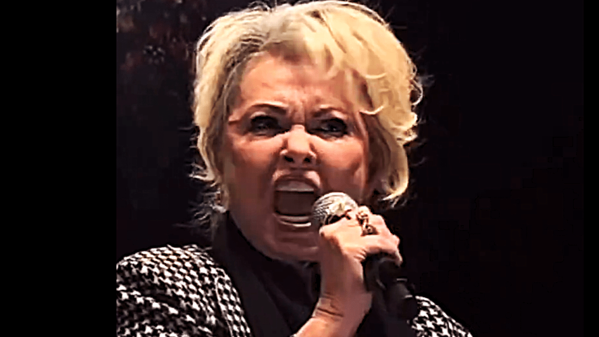 Roseanne screaming at Tucker Carlson event https://x.com/patriottakes/status/1838939062863839389