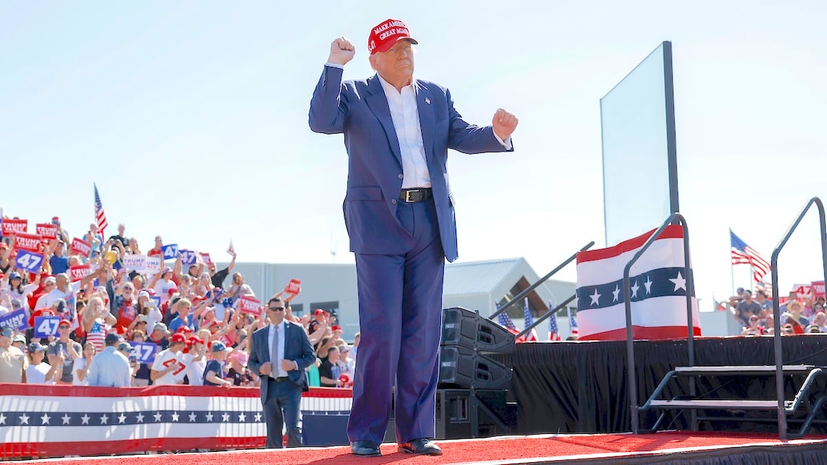 Donald Trump dancing like a buffoon at a Wilmington, NC rally