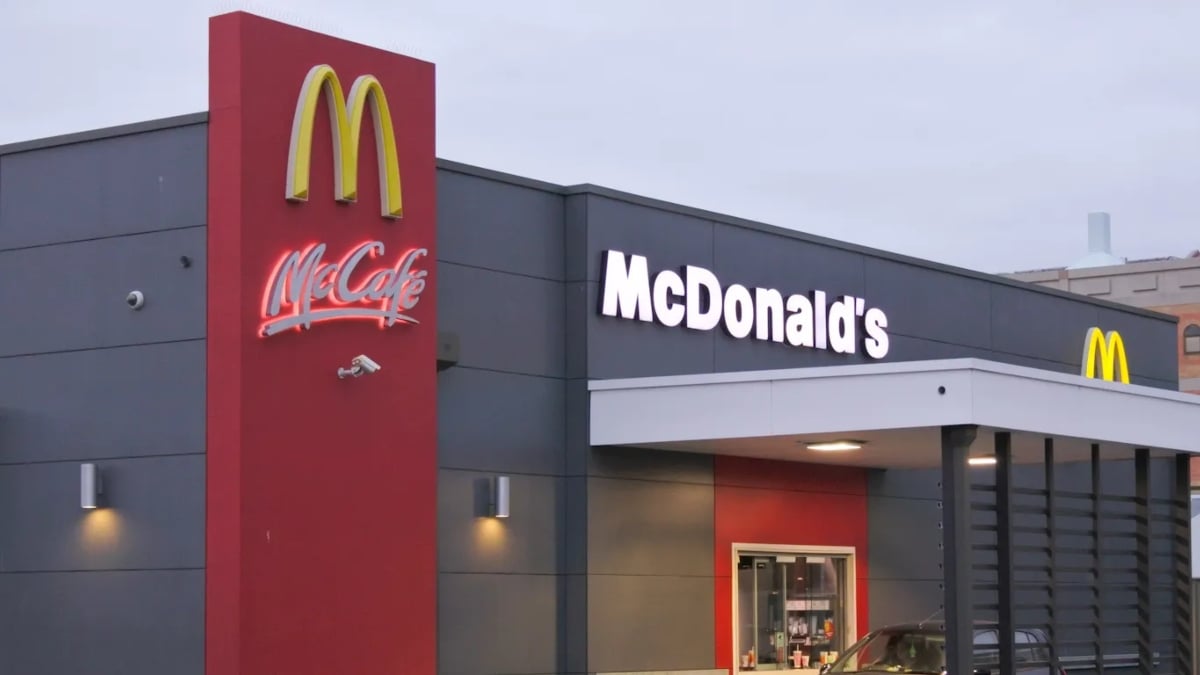 The outside of a McDonald's store with the McDonald's sign