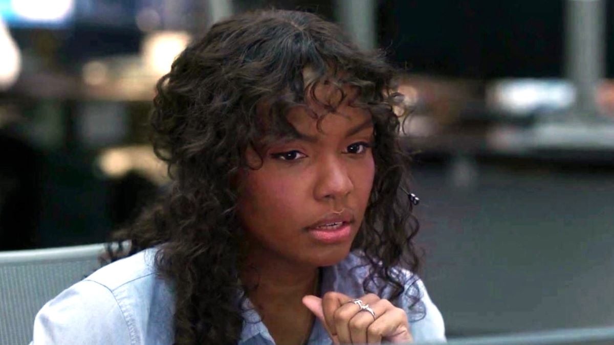 Sierra McClain as Grace Ryder working in the call center in "911 Lone Star"