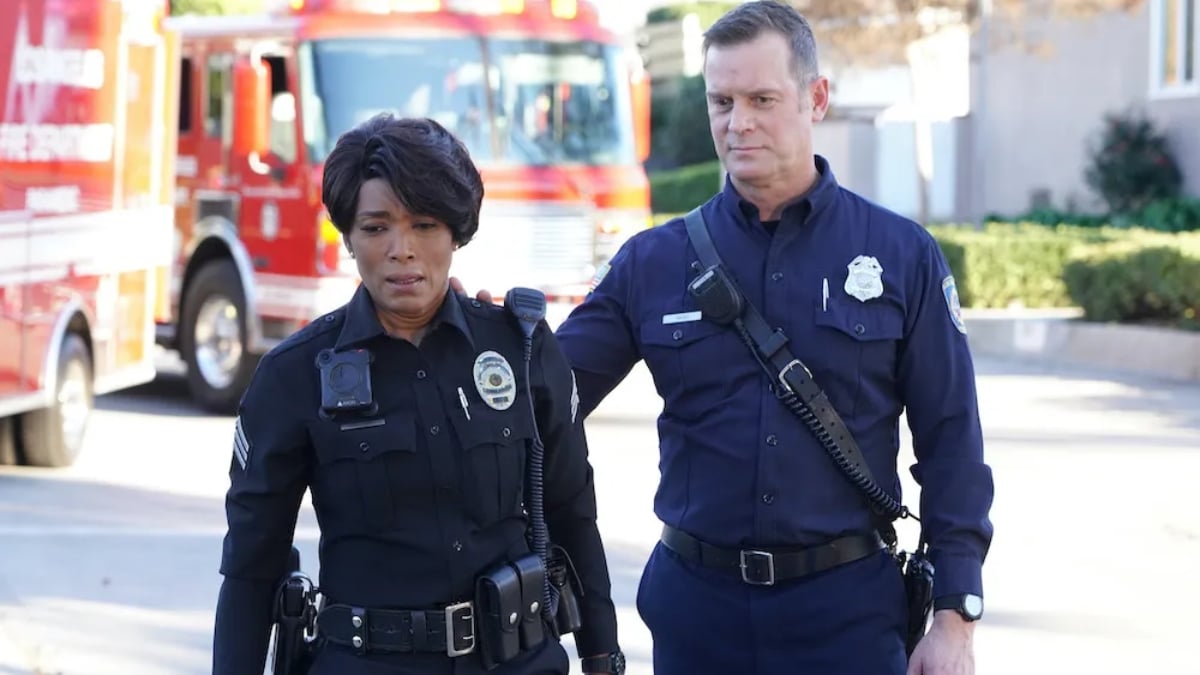 Angela Bassett as Athena Grant and Peter Krause as Bobby Nash on 9-1-1