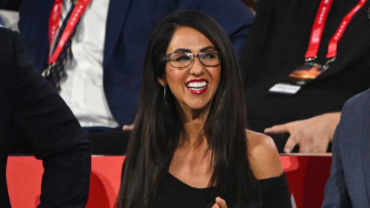 'Waste of space' Lauren Boebert is now comparing her resume to that of