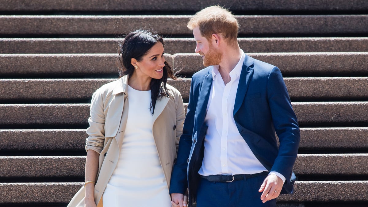 SYDNEY, AUSTRALIA - OCTOBER 16: Meghan, Duchess of Sussex and Prince Harry, Duke of Sussex take part in a public walkabout at the Sydney Opera House on October 16, 2018 in Sydney, Australia. The Duke and Duchess of Sussex are on their official 16-day Autumn tour visiting cities in Australia, Fiji, Tonga and New Zealand.