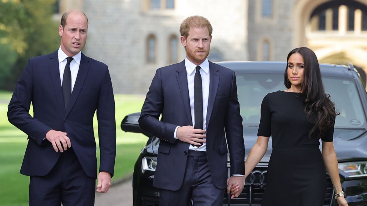 Catherine, Princess of Wales, Prince William, Prince of Wales, Prince Harry, Duke of Sussex, and Meghan, Duchess of Sussex on the long Walk at Windsor Castle arrive to view flowers and tributes to HM Queen Elizabeth on September 10, 2022 in Windsor, England. Crowds have gathered and tributes left at the gates of Windsor Castle to Queen Elizabeth II, who died at Balmoral Castle on 8 September, 2022. (Photo by Chris Jackson/Getty Images)