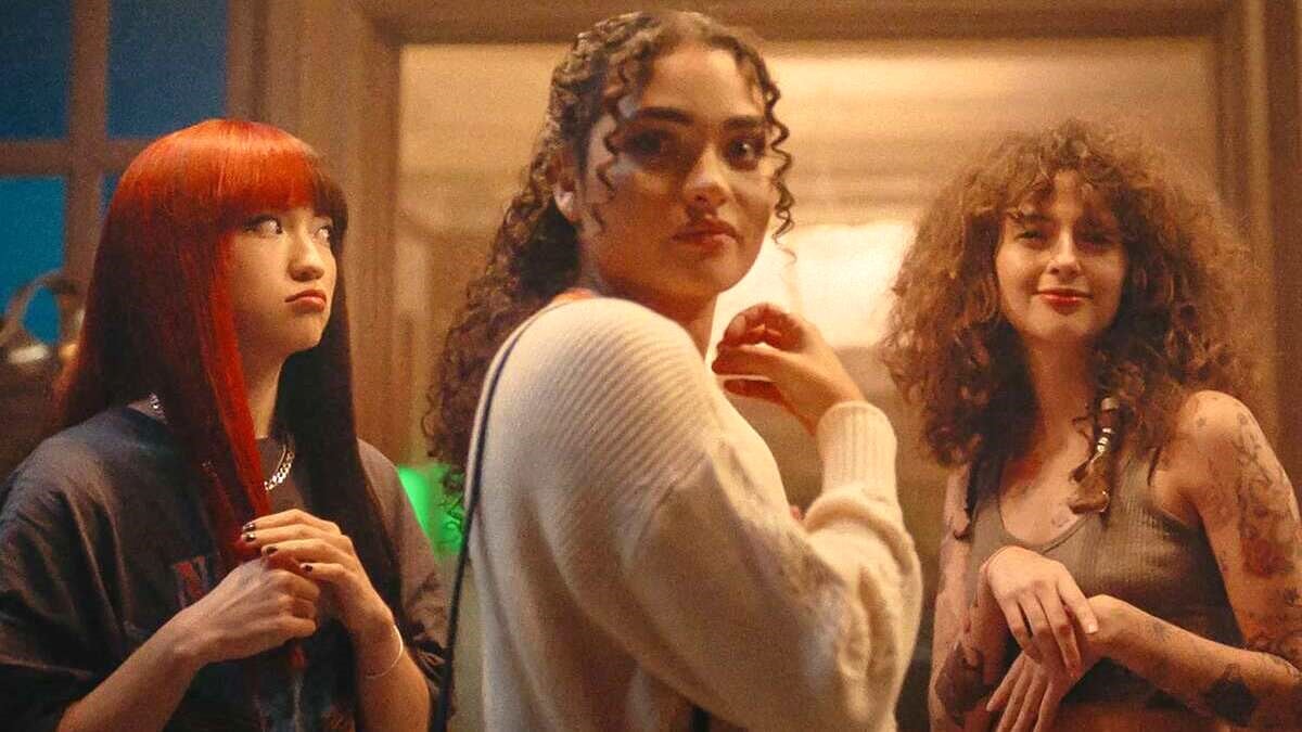 Nina, Shelby, and Brooke in Netflix's It's What's Inside.