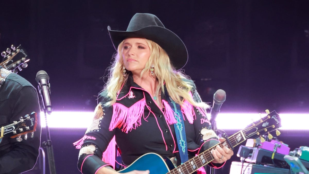 Miranda Lambert rocks a leather dress and makes a fashion statement