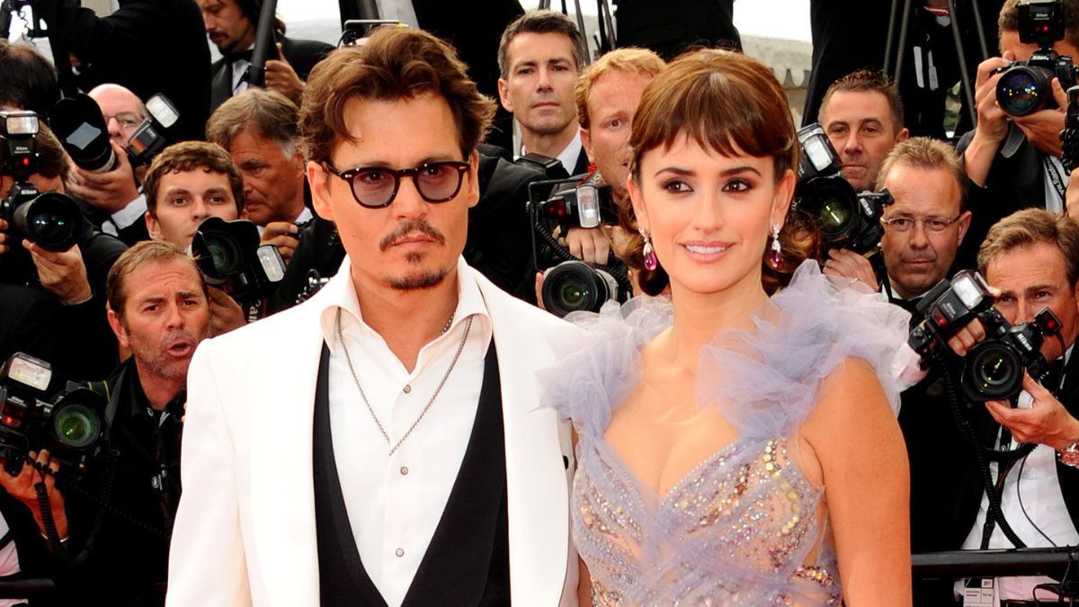 Penelope Cruz and Johnny Depp attend the 'Pirates of the Caribbean On Stranger Tides' premiere