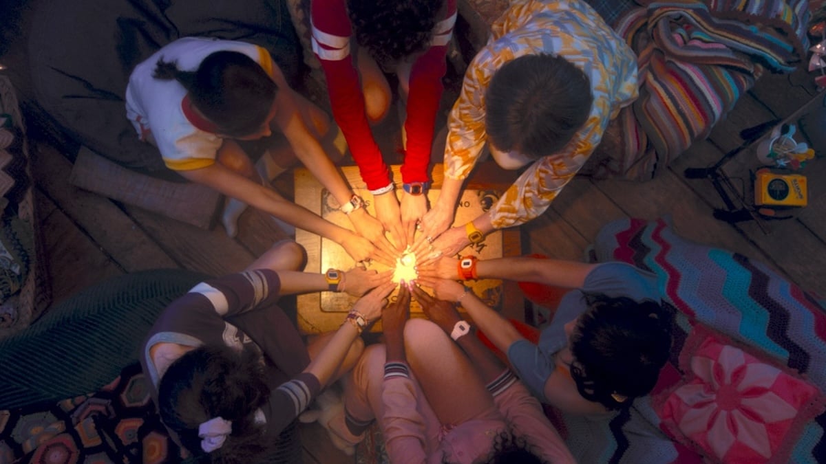 Agatha All Along cast around a Ouija board in episode 5