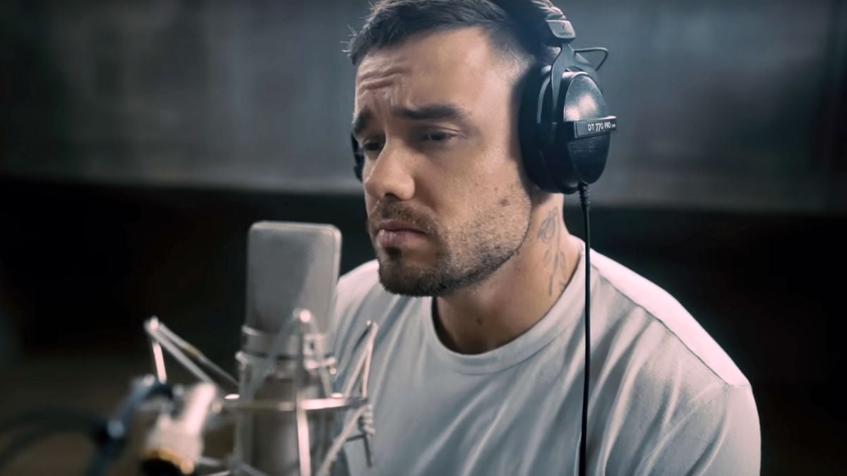 Liam Payne performing "Teardrops" (Acoustic)