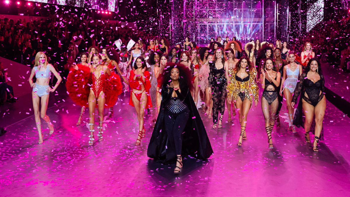 BROOKLYN, NEW YORK - OCTOBER 15: Tyra Banks and models walk the runway during the Victoria's Secret Fashion Show 2024 at Duggal Greenhouse on October 15, 2024 in Brooklyn, New York