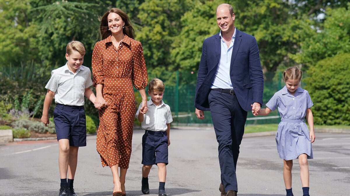 BRACKNELL, ENGLAND - SEPTEMBER 07: Prince George, Princess Charlotte and Prince Louis (C), accompanied by their parents the Prince William, Duke of Cambridge and Catherine, Duchess of Cambridge, arrive for a settling in afternoon at Lambrook School, near Ascot on September 7, 2022 in Bracknell, England. The family have set up home in Adelaide Cottage in Windsor's Home Park as their base after the Queen gave them permission to lease the four-bedroom Grade II listed home.