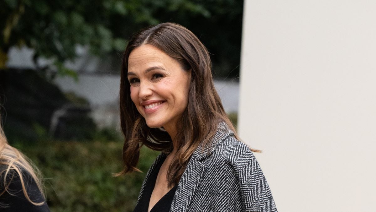 Jennifer Garner wears Dior outside the Dior show during Womenswear Spring/Summer 2025 as part of Paris Fashion Week on September 24, 2024 in Paris, France. (Photo by Kirstin Sinclair/Getty Images)