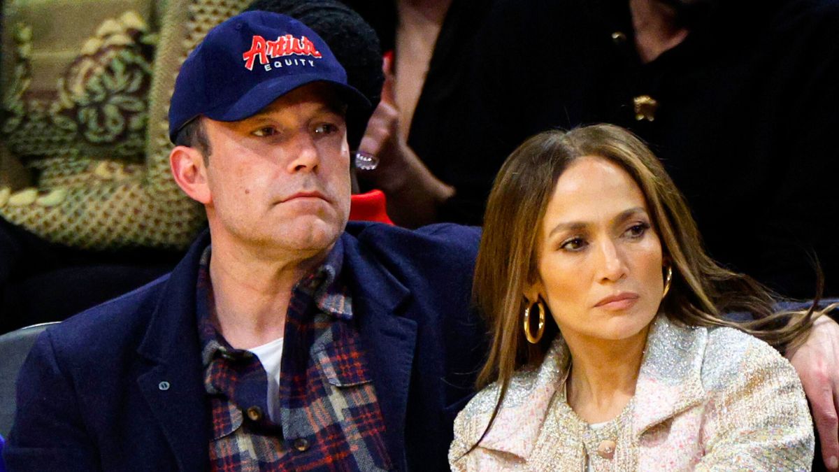 Jennifer Lopez, Ben Affleck and his son Samuel Garner Affleck attend a basketball game between the Los Angeles Lakers and Golden State Warriors