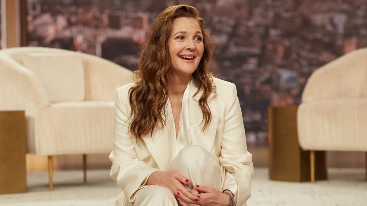 Still of Drew Barrymore on her talk show The Drew Barrymore Show