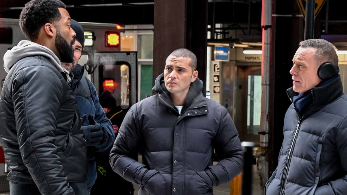 Kevin Atwater (LaRoyce Hawkins), Dante Torres (Benjamin Levy Aguilar), and Hank Voight (Jason Beghe) in Chicago PD