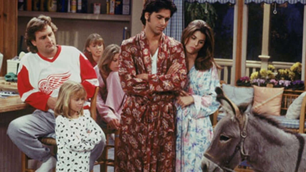 Uncle Joey, Uncle Jesse, Becky, Michelle, Stephanie, and DJ in Full House