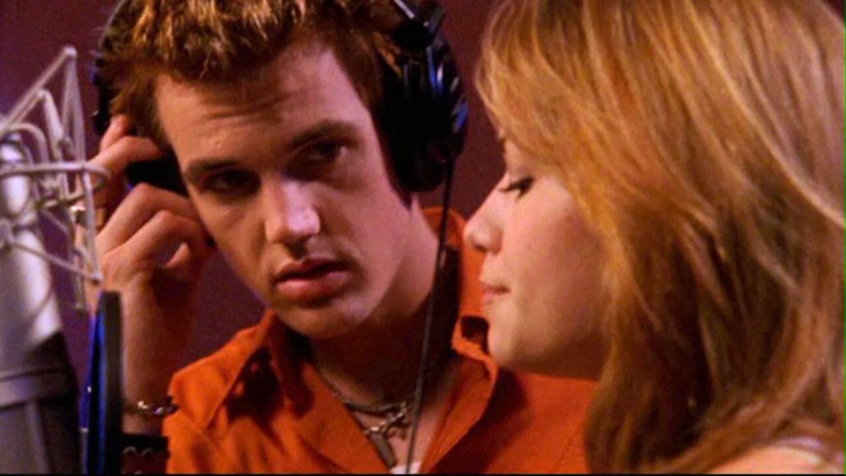 Tyler Hilton as Chris Keller and Bethany Joy Lenz as Haley James Scott in One Tree Hill