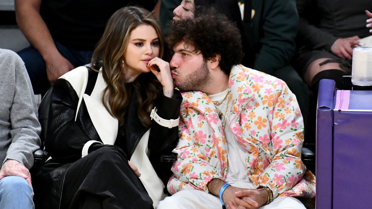 LOS ANGELES, CALIFORNIA - JANUARY 03: Selena Gomez and Benny Blanco attend a basketball game between the Los Angeles Lakers and the Miami Heat at Crypto.com Arena on January 03, 2024 in Los Angeles, California.