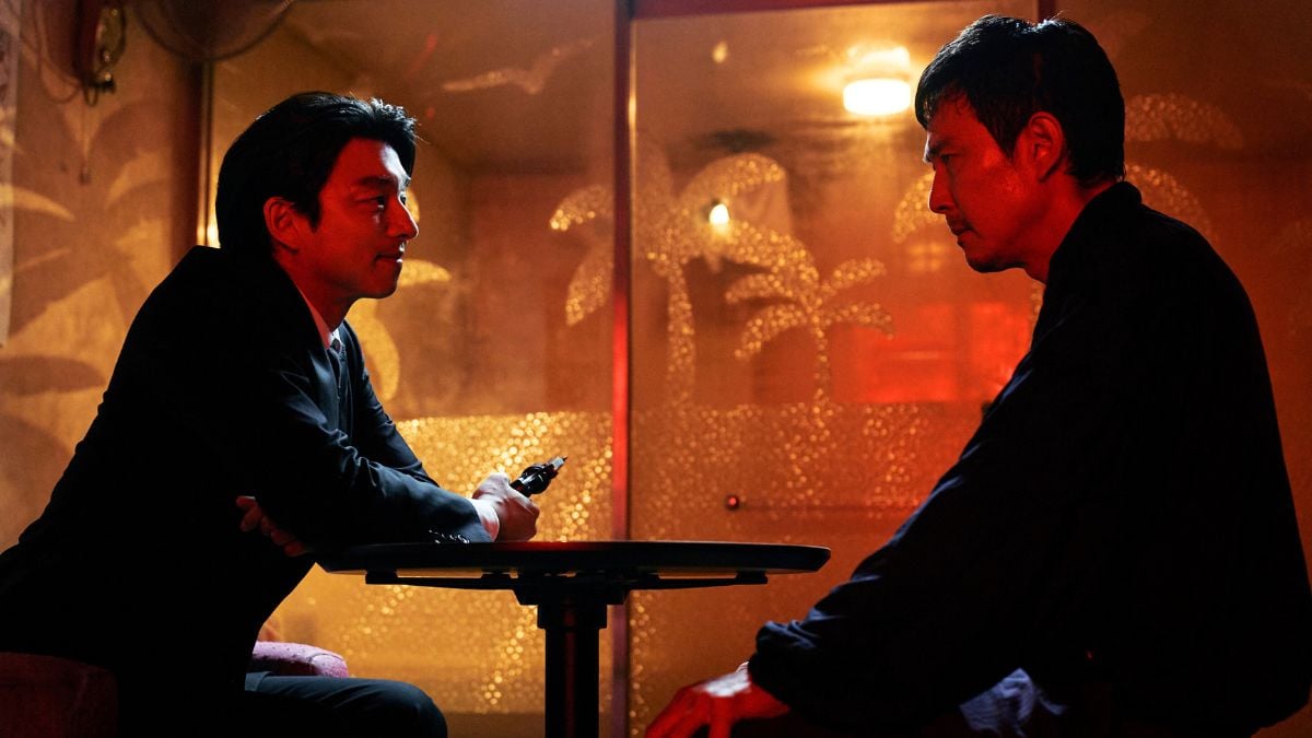 Gong Yoo as The Salesman and Lee Jung-jae as Seong Gi-hun in Squid Game 2