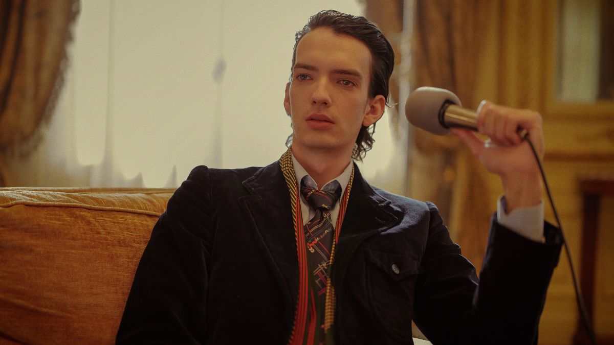 Kodi Smit-McPhee as Mandrax in Maria. Cr. Pablo Larraín/Netflix © 2024.