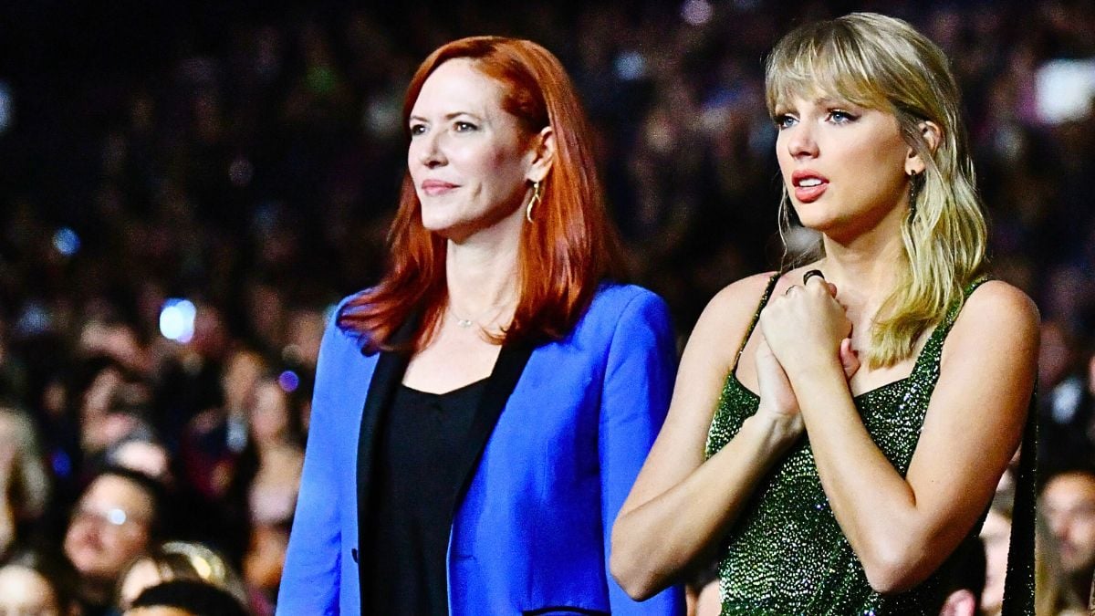 Tree Paine, Taylor Swift attend the 2019 American Music Awards at Microsoft Theater on November 24, 2019 in Los Angeles, California.