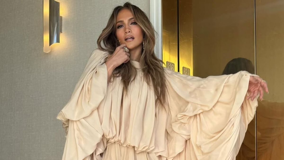 Jennifer Lopez in a flowy Chloe dress