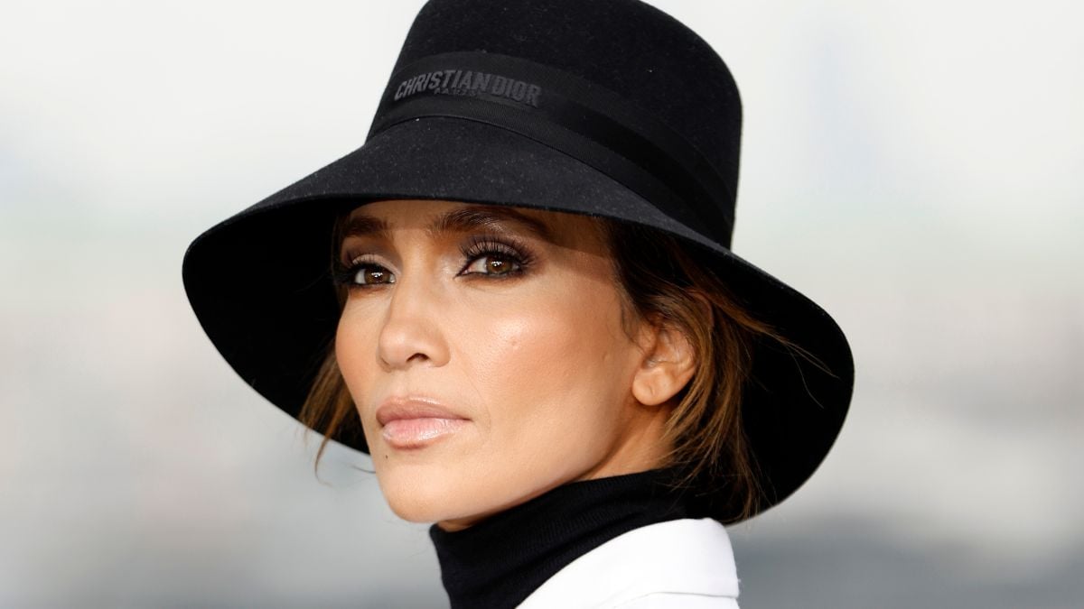 Jennifer Lopez attends the photocall for "Unstoppable" at 55 Broadway on November 07, 2024 in London, England.