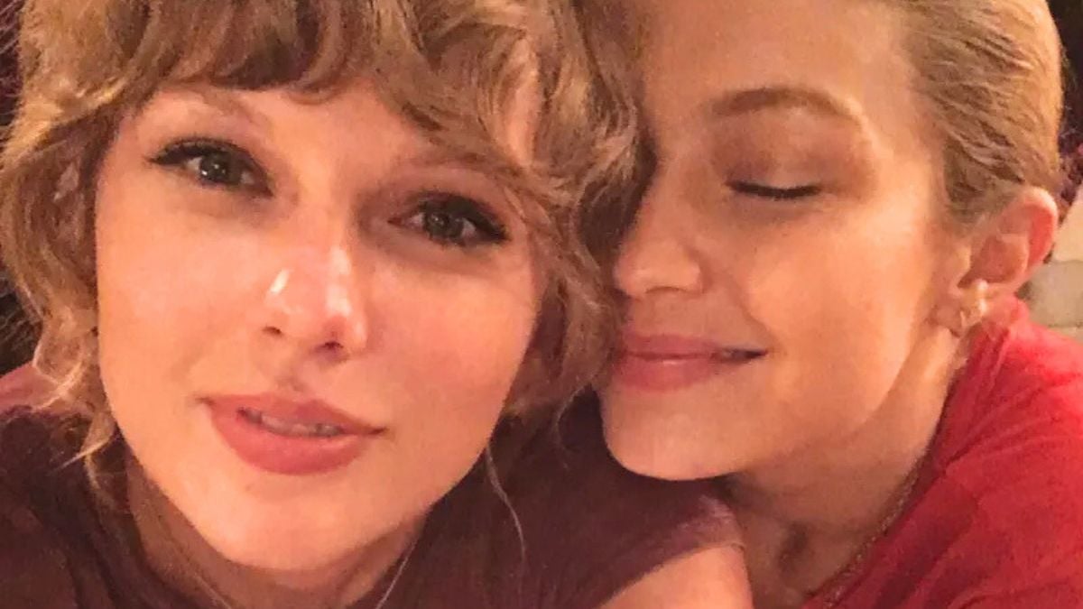 Gigi Hadid and Taylor Swift taking a selfie