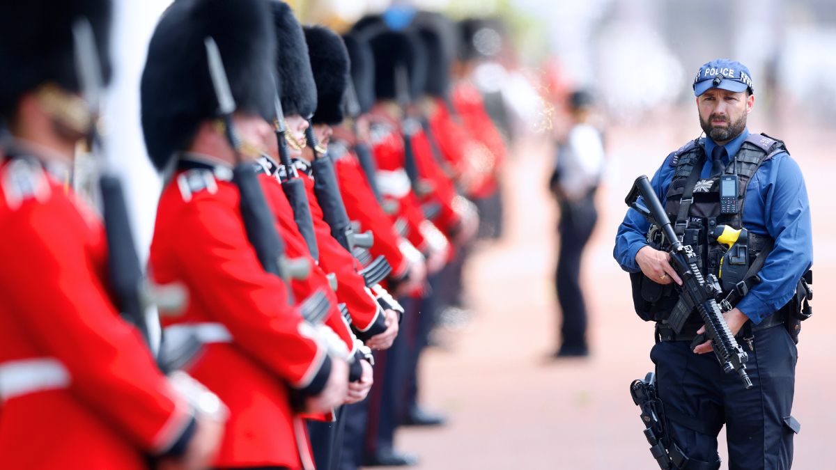 LONDON, UNITED KINGDOM - JUNE 25: (EMBARGOED FOR PUBLICATION IN UK NEWSPAPERS UNTIL 24 HOURS AFTER CREATE DATE AND TIME) Soldiers of The Grenadier Guards and a Metropolitan Police Specialist Operations firearms officer line The Mall ahead of a carriage procession transporting King Charles III, Emperor Naruhito of Japan, Queen Camilla, Empress Masako of Japan and Prince William, Prince of Wales from Horse Guards Parade to Buckingham Palace following the ceremonial welcome for The Emperor and Empress of Japan on day one of their State Visit to the United Kingdom on June 25, 2024 in London, England. (Photo by Max Mumby/Indigo/Getty Images)