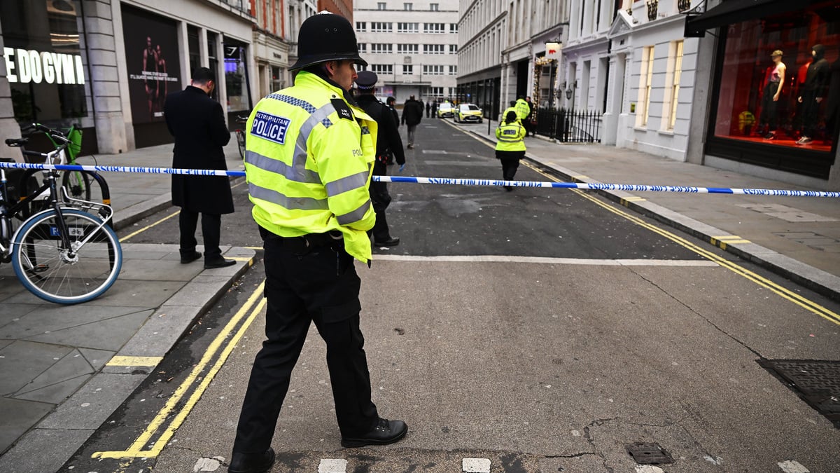 LONDON, ENGLAND - JANUARY 8: Police officers attend as a suspicious car is investigated on New Burlington Street, near Regent Street, on January 8, 2025 in London, England. Buildings along Regent Street in central London were being evacuated on Wednesday, following reports of a bomb threat in the area.