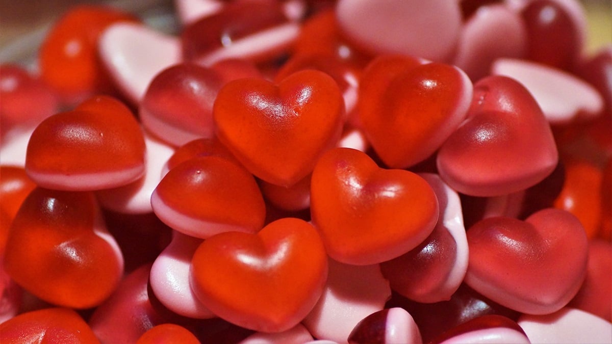 Red gummy hearts