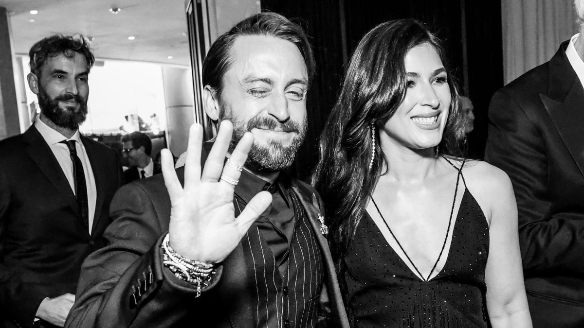 BEVERLY HILLS, CALIFORNIA - JANUARY 05: (EDITOR'S NOTE: Image has been converted to black and white. Color version not available.) (L-R) Kieran Culkin and Jazz Charton attend the 82nd Annual Golden Globe Awards at The Beverly Hilton on January 05, 2025 in Beverly Hills, California.