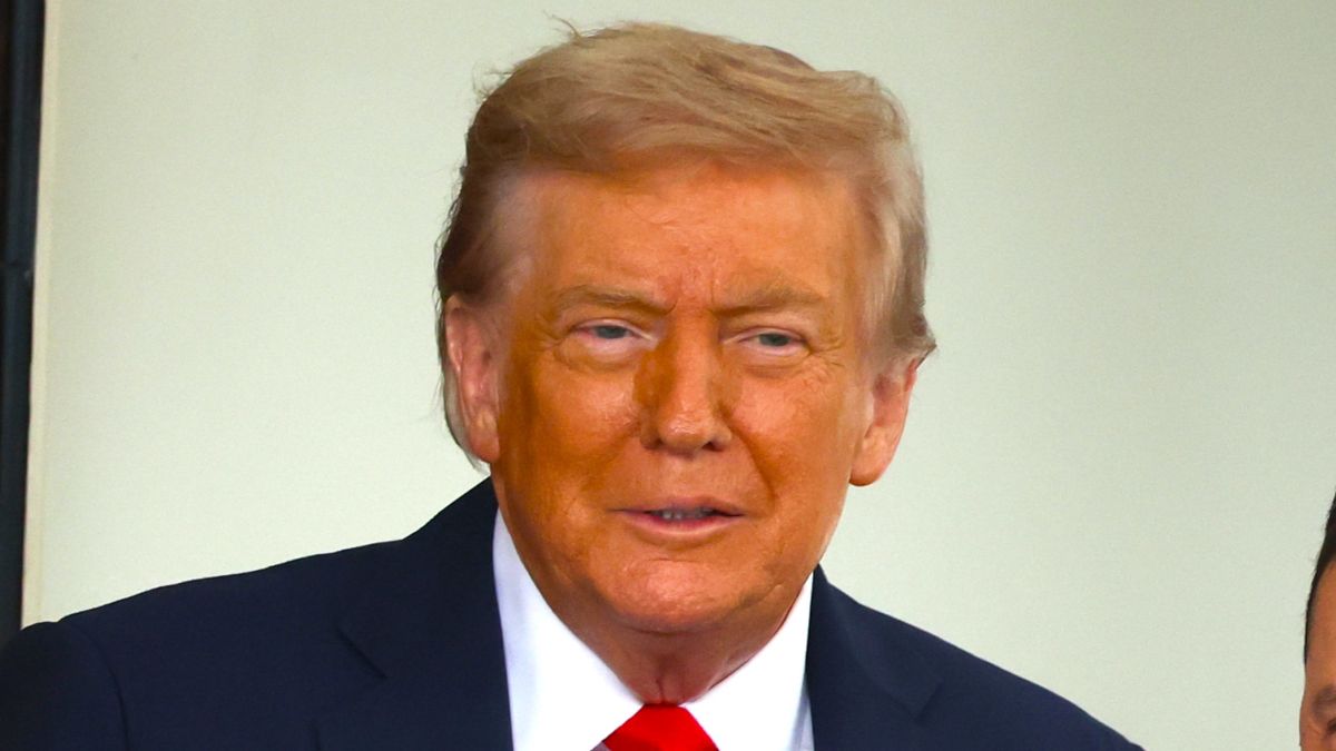U.S. President Donald Trump greets Ukrainian President Volodymyr Zelensky at the White House on August 18, 2025 in Washington, DC. President Trump is hosting President Zelensky at the White House for a bilateral meeting and later an expanded meeting with European leaders to discuss a peace deal between Russia and Ukraine. (Photo by Tasos Katopodis/Getty Images)